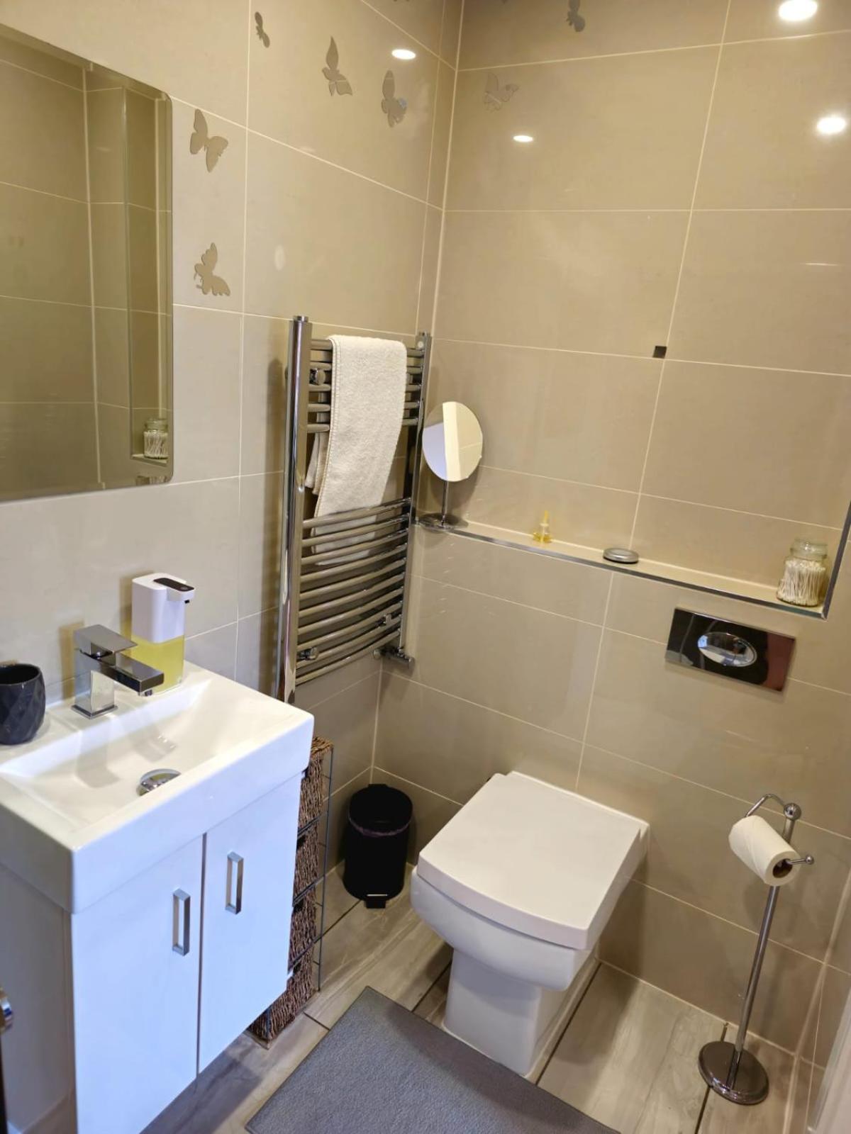 Chanel Ensuite Double Quarto em Acomodações Particulares Londres